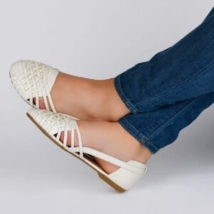 Journee Collection Ekko Flat White Faux Leather Woven Slip On Round Toe Shoe 10